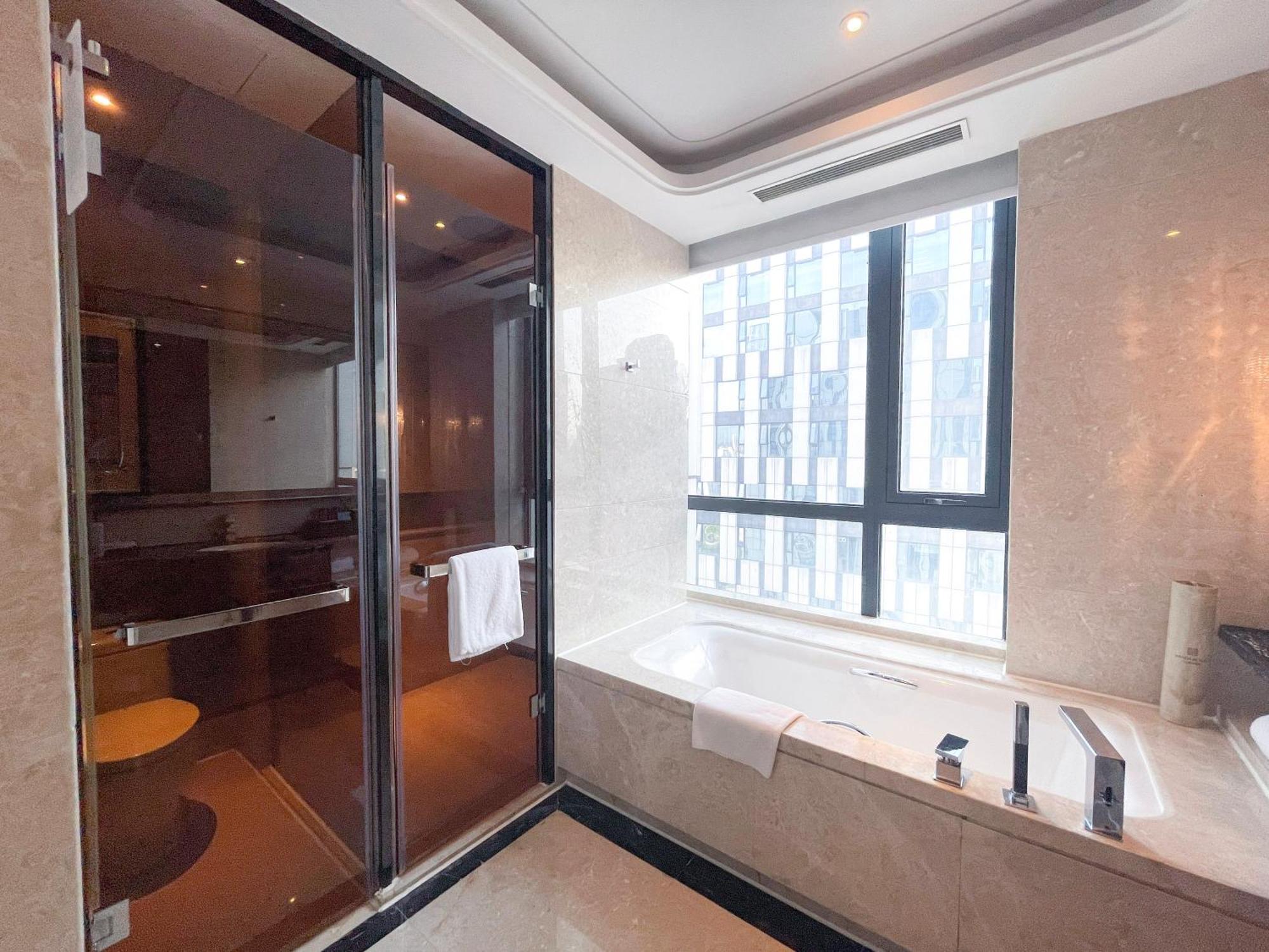 Wanda Realm Longyan Hotel Exterior photo